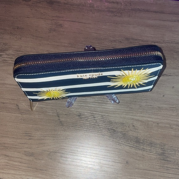 Kate Spade Sun kissed striped zip around continental wallet - Picture 4 of 12